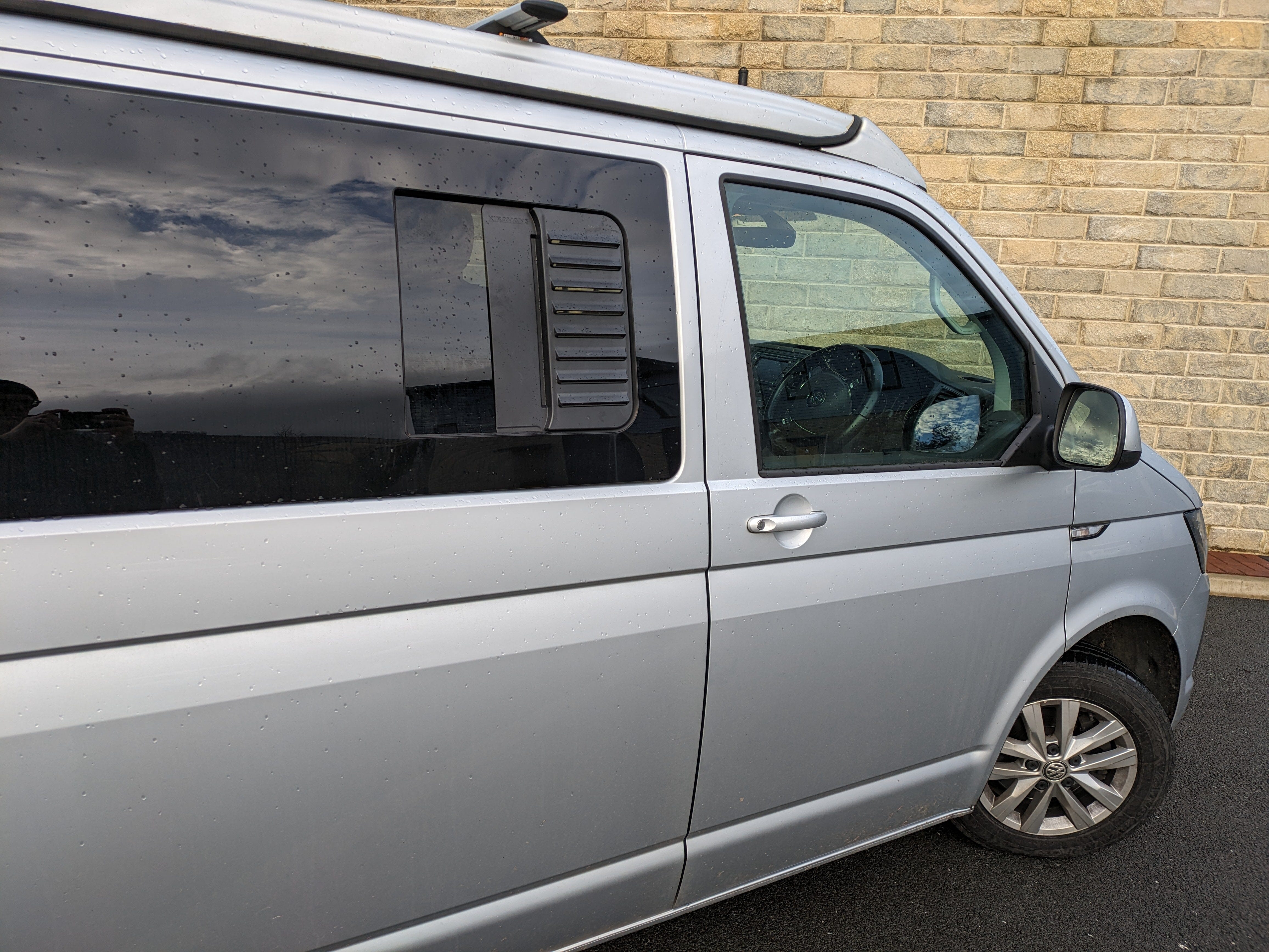 Right Opening Window + Fitting Kit for VW Transporter T5 to T6.1 (2003-2024)