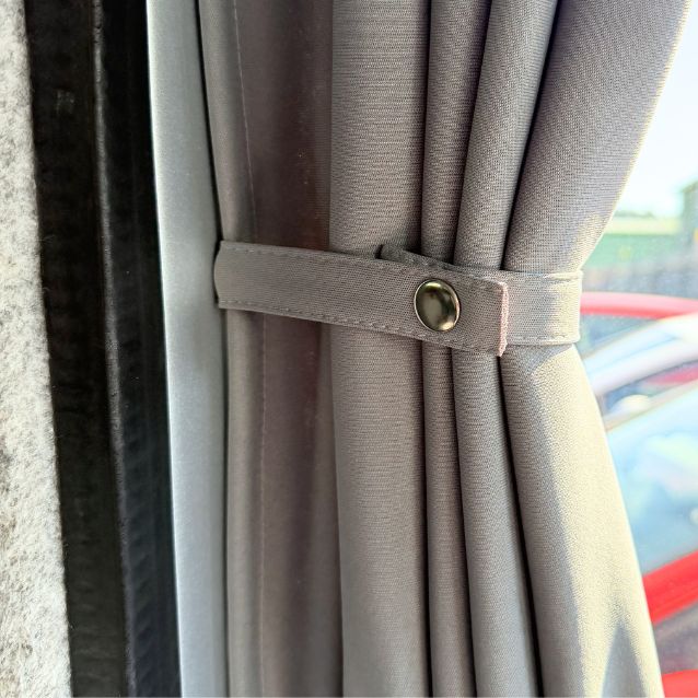 Tailgate Window Curtain Kit - Premium Blackout - Opel Vivaro (2014-2018), Renault Trafic (2014 - Present) & Other X82 Vans