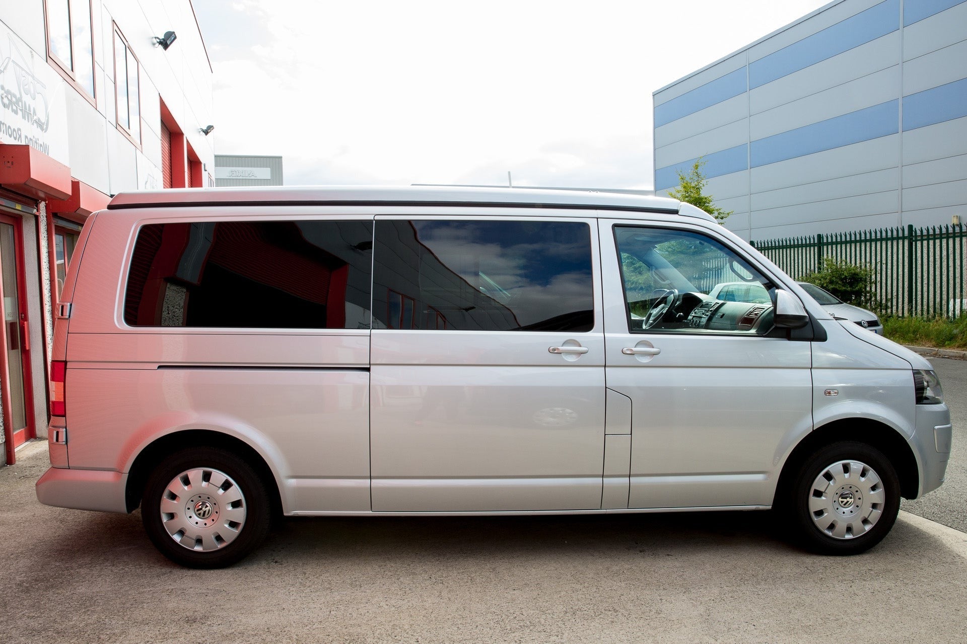 Right Fixed Window + Fitting Kit for VW Transporter T5 to T6.1 (2003-2024)