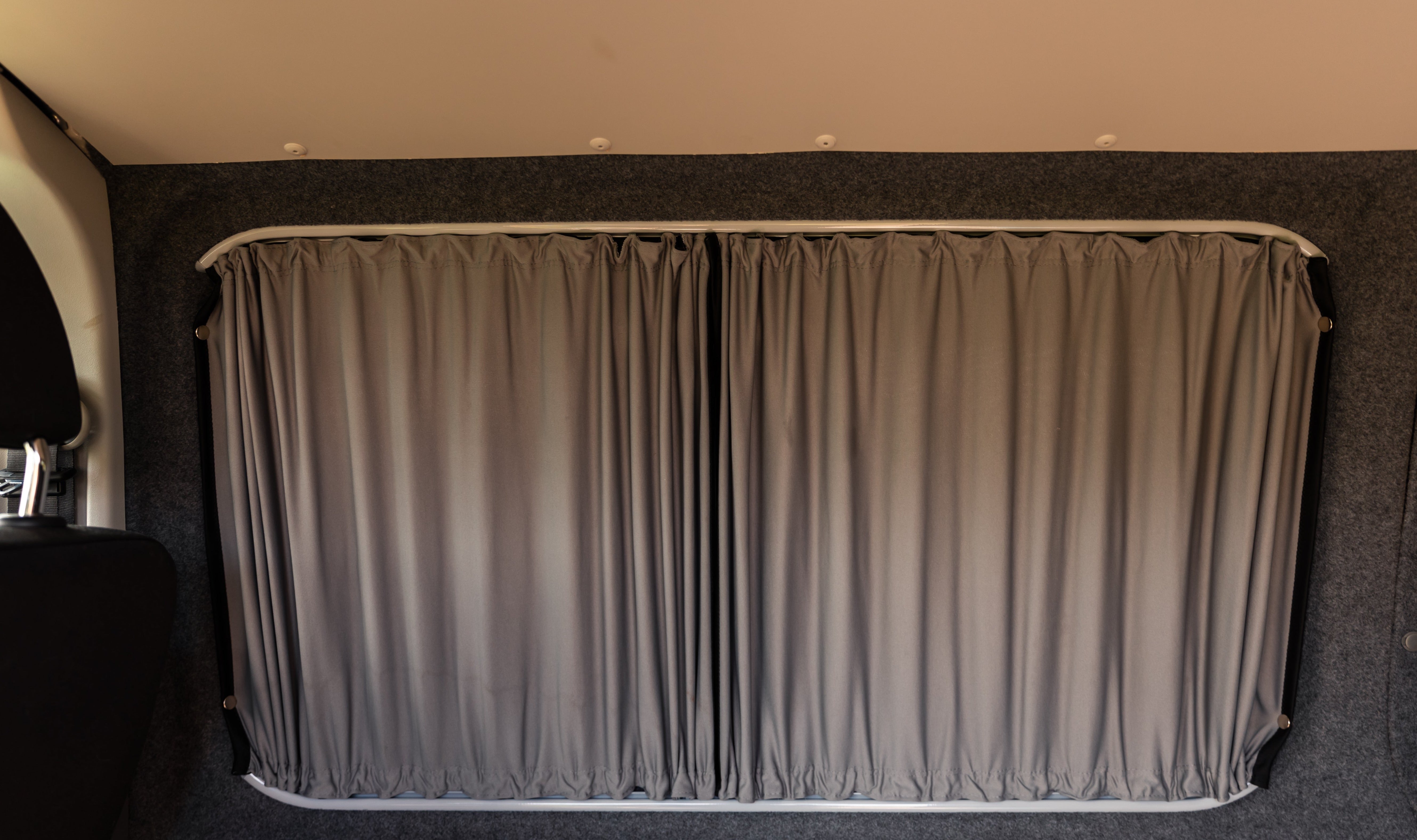 Right Centre Window Curtain Kit - Premium Blackout - Vauxhall Vivaro (2014-2018), Renault Trafic (2014 - Present) & Other X82 Vans